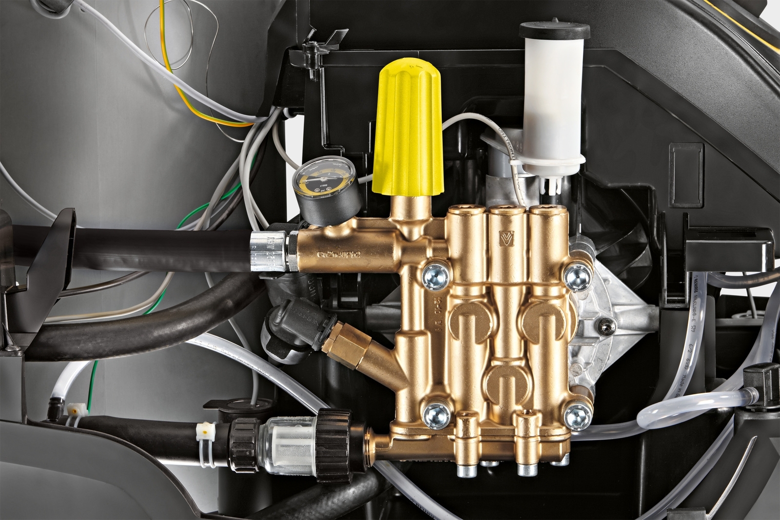 Kärcher Heißwasser-Hochdruckreiniger HDS 6/14 CX HDS 6/14 CX Heißwasser-Hochdruckreiniger von Kärcher mit integriertem Schlauchaufroller für professionelle Reinigungsaufgaben.