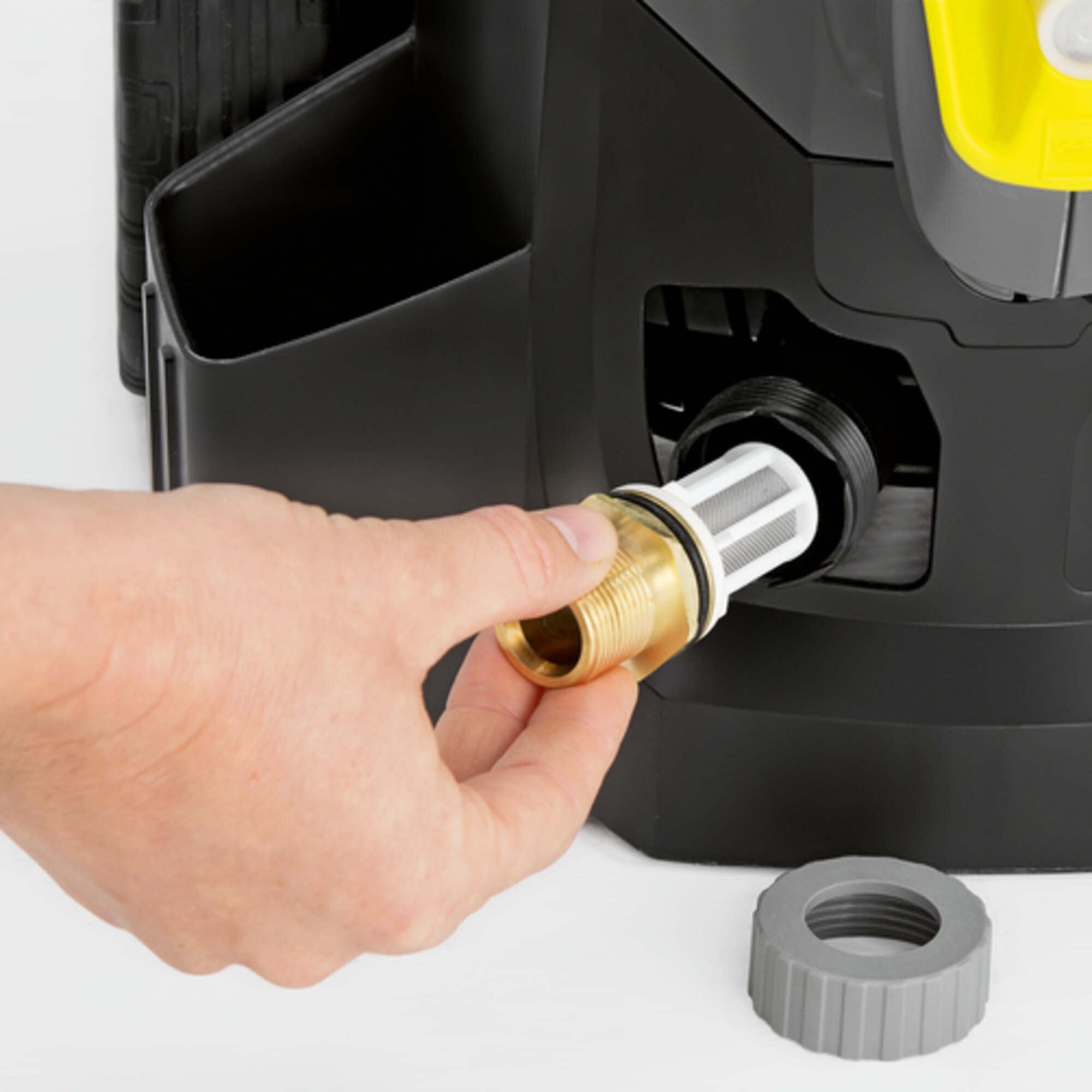 Hochdruckreiniger HD 5/12 C Kompakter Hochdruckreiniger HD 5/12 C für professionelle Reinigung, mobil und leistungsstark mit ergonomischem Design.
